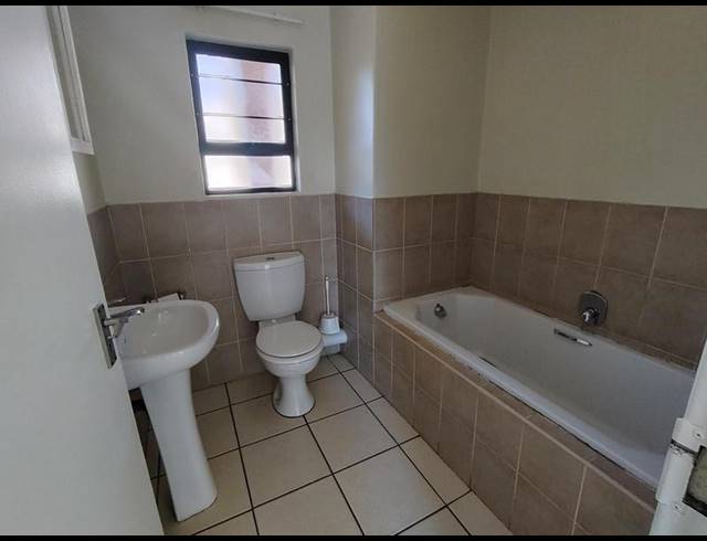 2 BEDROOM PROPERTY TO RENT IN KOSMOSDAL